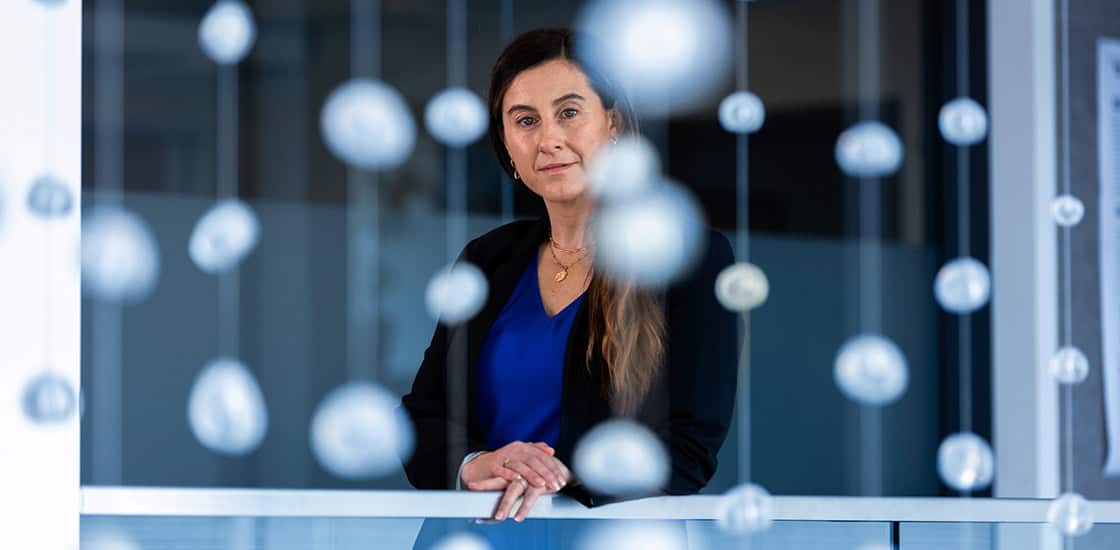 Scientist Lucia Peixoto portrait.