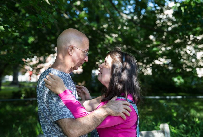 Photo: Bernardo Pace and his daughter Gina stand together, looking at each other and embracing.