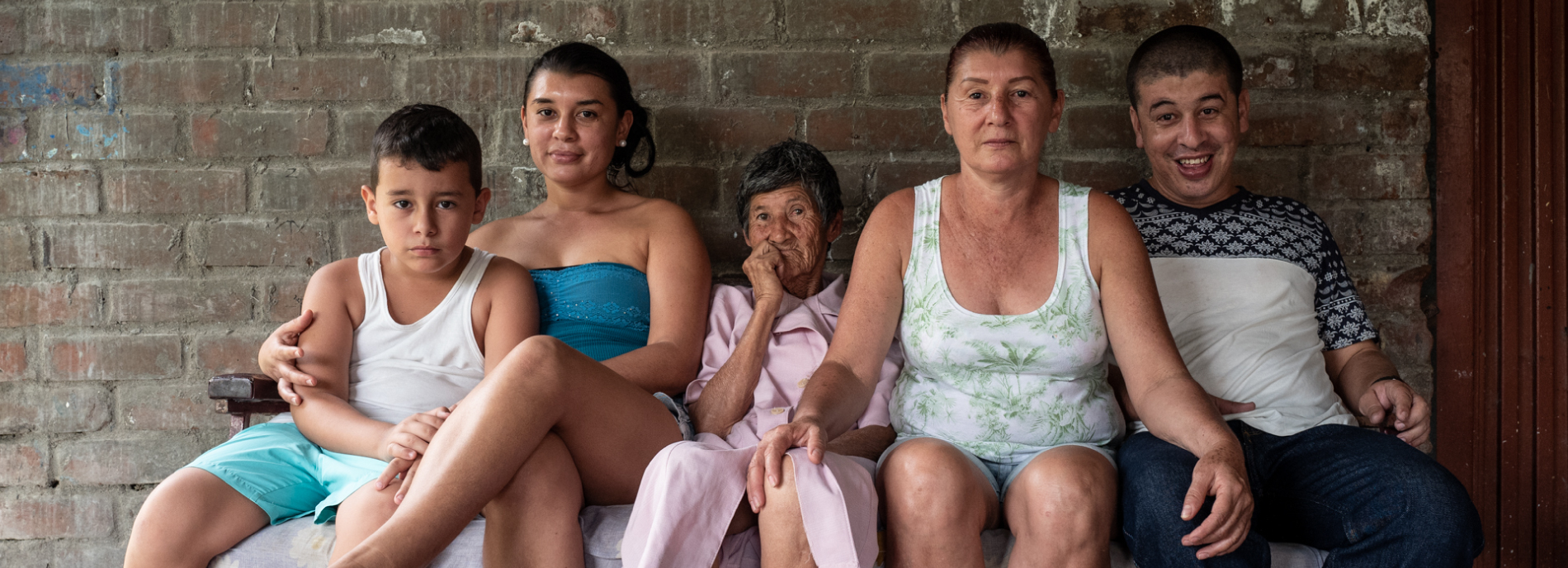 Juan Pablo Quintero, Sara Quintero, Soledad Quintero, Rosario Quintero, Yeison Quintero, pose for a group portrait in Ricaurte, Valle del Cauca, on July 28, 2018.