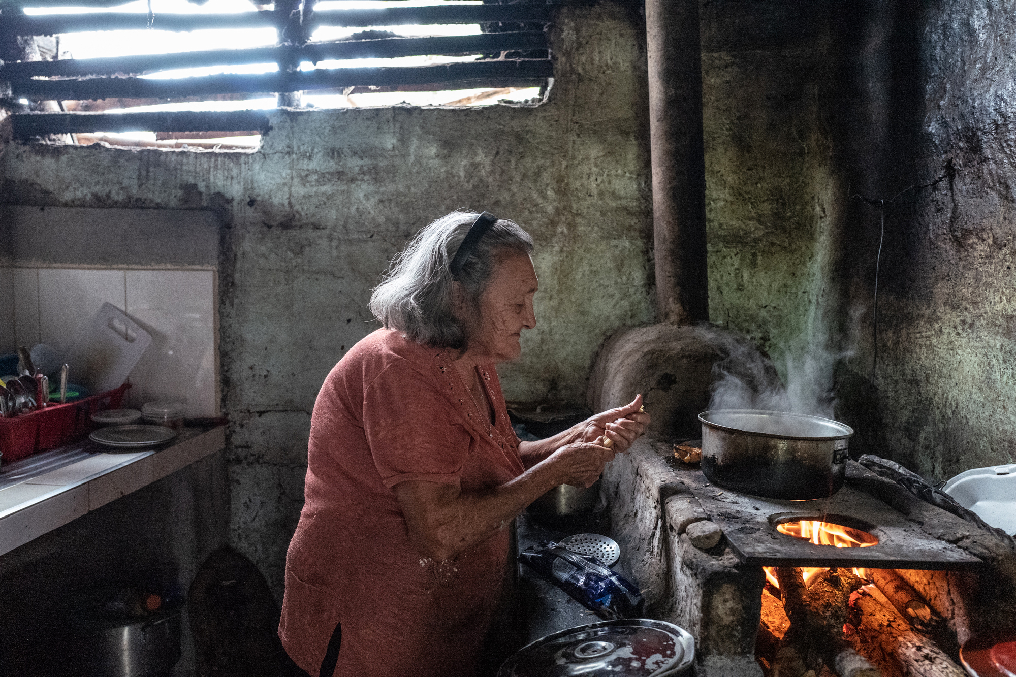 Mercedes Triviño cooks diner at her home in Ricaurte, Valle del Cauca on July 30, 2018.