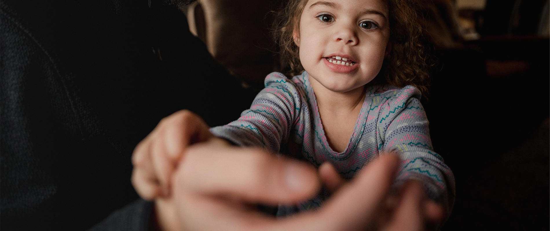 Coraline moves her father's hand.